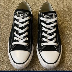 Mens low top converse size 8